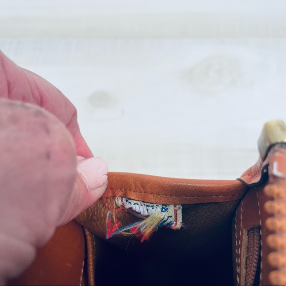 Vintage Dooney & Bourke Tan Camel Leather zip Top Bag All Weather Leather Barrel - Picture 5 of 9